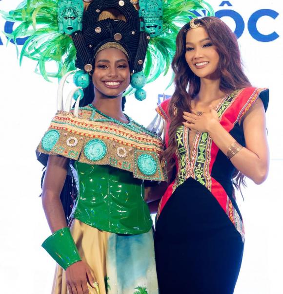 hoa hậu H'Hen Niê, sao Việt, Miss Universe 2005 Natalie Glebova 
