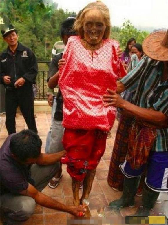 tử thi, tục lệ mai táng, Indonesia, chuyện lạ